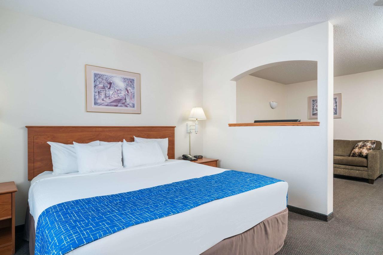 Travelodge & Suites By Wyndham Fargo/Moorhead Εξωτερικό φωτογραφία