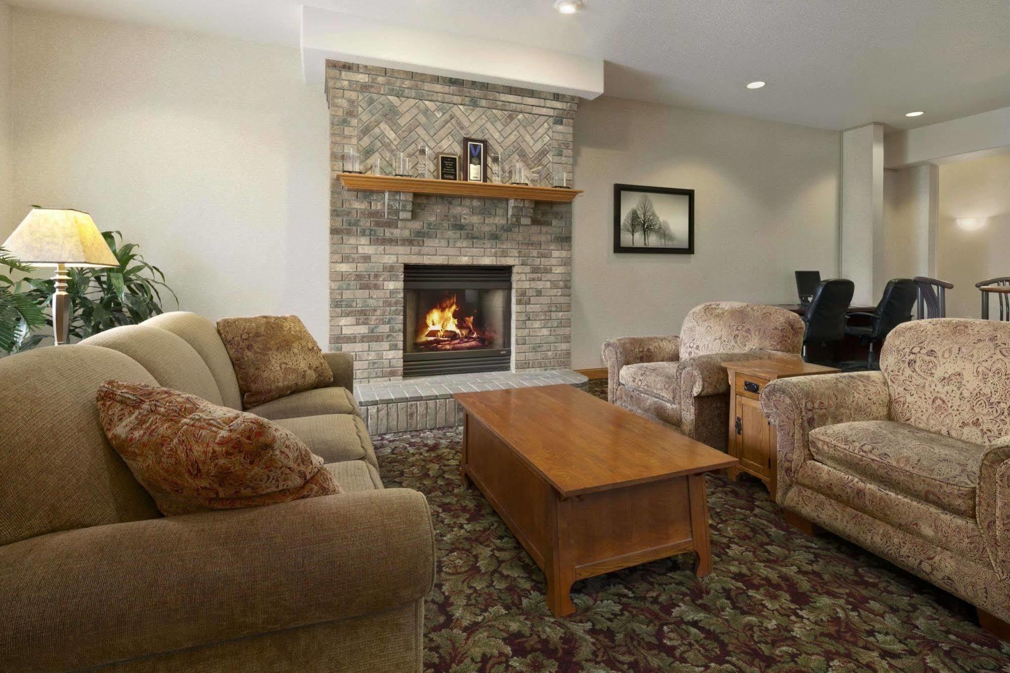 Travelodge & Suites By Wyndham Fargo/Moorhead Εξωτερικό φωτογραφία
