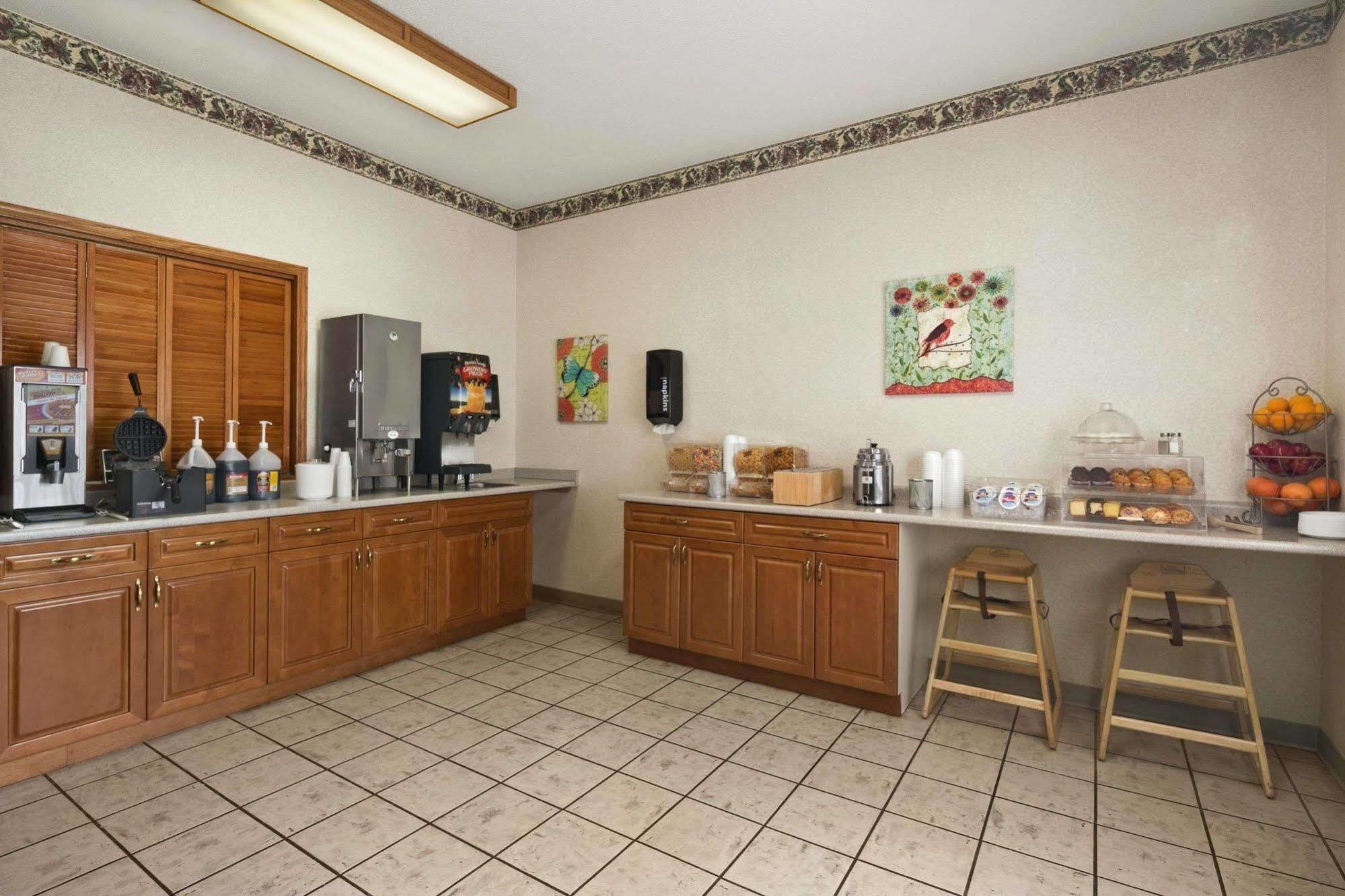 Travelodge & Suites By Wyndham Fargo/Moorhead Εξωτερικό φωτογραφία